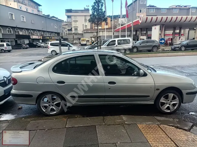 سيارة RENAULT   MEGANE 1  موديل 2001  محرك بنزين و  LPG   صمام محرك مرغوب بمكيف هواء