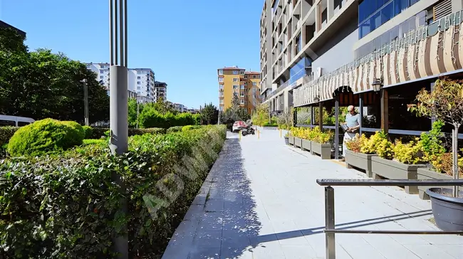 ÇAMUR'DAN TOYA MODA SİTE İÇİNDE KÖŞE CEPHE 180 M2 SATILIK DÜKKAN