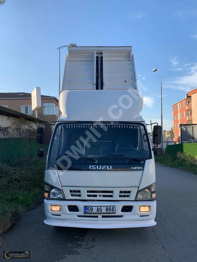 Original vehicle 2008 with a loading tipper, new tires and recent inspection.