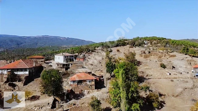 Agricultural land with an area of 1000 square meters, with electricity, road, and water, located in a village in MANİSA DEMİRCİ.