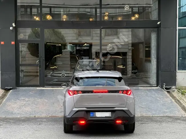 Peugeot 3008 1.2 Hybrid ALLure car by Vogue AutomobiLe