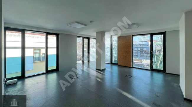 Office on Florya Street, with an area of 245 square meters, commercial with a housing permit from Atlas.