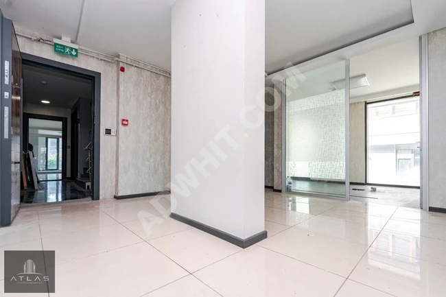 Office on Florya Street, with an area of 245 square meters, commercial with a housing permit from Atlas.