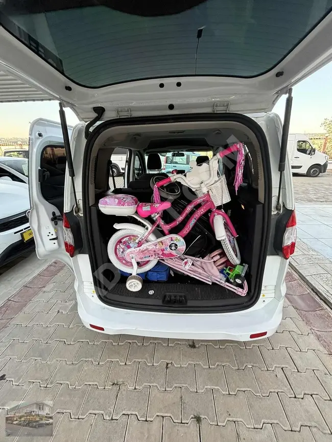 Ford Tourneo Courier, نظيفة ومحافظ عليها وتستهلك الوقود بشكل اقتصادي.