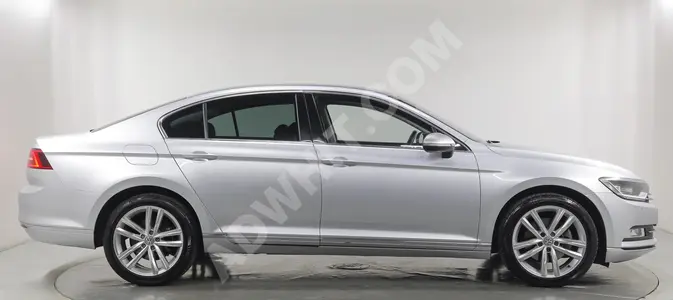 VW PASSAT 1.6 TDI HIGHLİNE 2018 - عداد ديجيتال , مقاعد بميزة التدليك , مصابيح XENON - من OZCAR AUTO