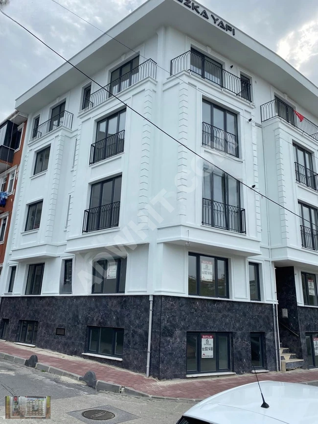 Reversed duplex apartment with 5+1 rooms, corner position opposite a park in FATİH SEYİT ÖMER.