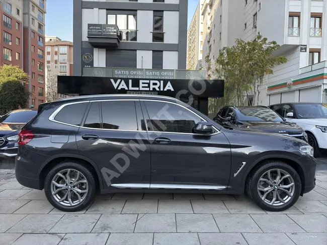 Bmw X3 20i sDrive X Line  شاشةNbt - سقف زجاجي - جلد بني - بدون طلاء