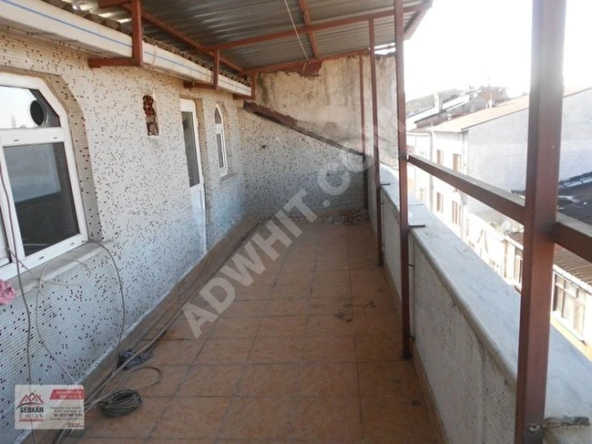 2+1 apartment with an area of 75m2 on the upper floor, featuring gas fireplace heating, with a balcony in the Altıntepsi neighborhood in Bayrampaşa.