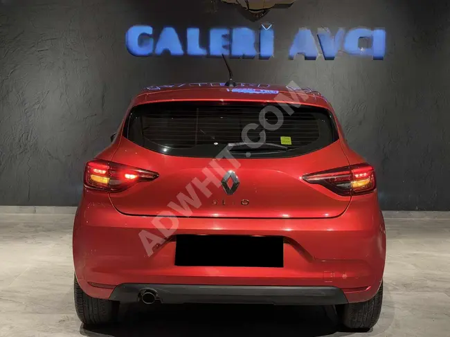 سيارة Renault Clio موديل 2021 بمسافة 79 ألف بدون أخطاء، بدون طلاء، بدون حوادث، أضواء ضباب + أحمر ناري