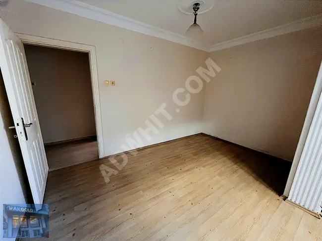 2+1 apartment for rent with high entrance in Sarıgöl neighborhood, Çınarcık street