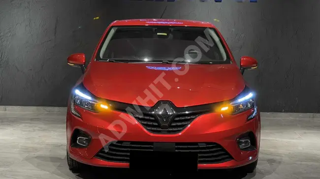 سيارة Renault Clio موديل 2021 بمسافة 79 ألف بدون أخطاء، بدون طلاء، بدون حوادث، أضواء ضباب + أحمر ناري