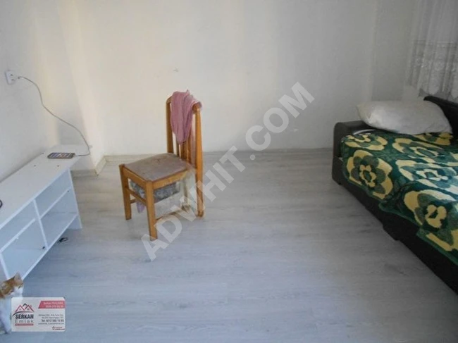 2+1 apartment measuring 75m2 on the third floor with natural gas heating and a balcony in the Altıntepsi neighborhood in Bayrampaşa.