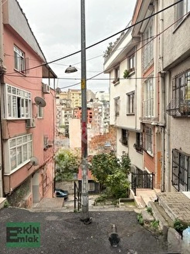 Empty 1+1 apartment located 12 minutes away from Taksim and Osmanbey metro stations in Şişli.