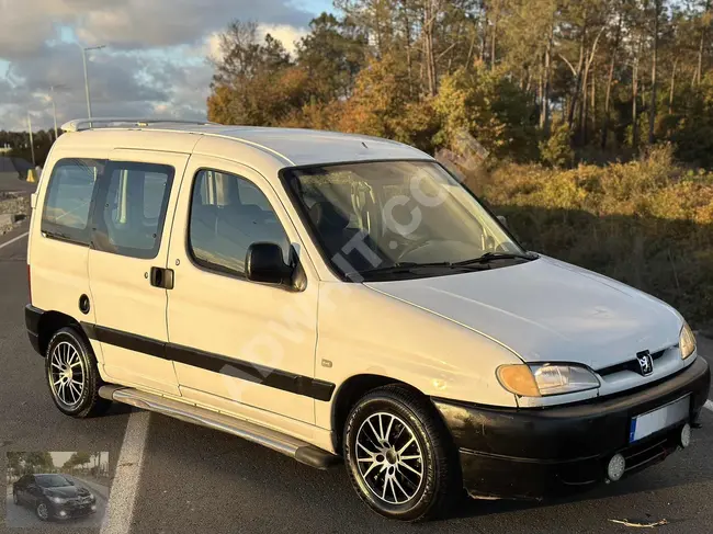 Peugeot - موديل 2002 - باب جرار - مكيف هواء -نظيفه جداً