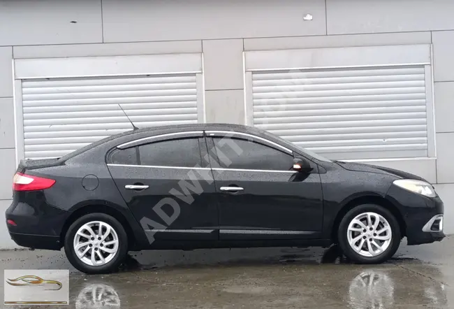 Renault Fluence model 2014, a well-maintained family car, with 110 horsepower and 6 speeds. 12-month installment plan available on credit card.