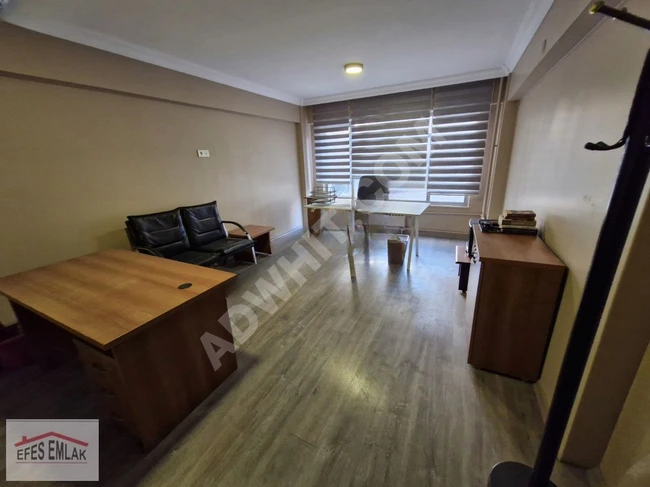 Office for rent with an area of 20 square meters, clean, furnished, and well-maintained in Kadıköy Altıyol