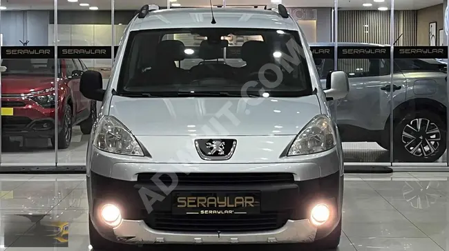 سيارة PEUGEOT PARTNER 1.6 PREMİUM موديل 2011 - بدون أخطاء أو دهان بمسافة 212,000 كم