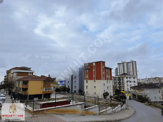 Land for rent with an area of 1700 m2 suitable as a warehouse on KARTAL YAKACIK street.