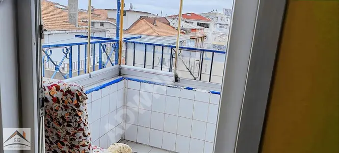 Apartment for sale, located two minutes away from Üçyüzlü metro and situated in the Bağcılar Çınar area.