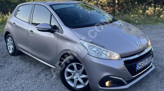 سيارة Peugeot 208 موديل 2013 بمسافة 211000 كم