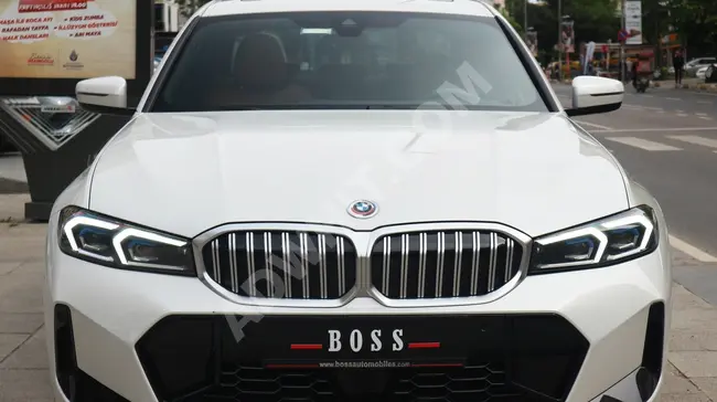 سيارة BMW 3.20i 50TH موديل 2022 إصدار M للذكرى الخمسين - ذاكرة - عرض أمامي - بدون عيوب