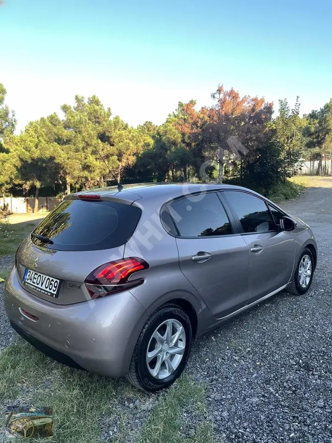 سيارة Peugeot 208 موديل 2013 بمسافة 211000 كم