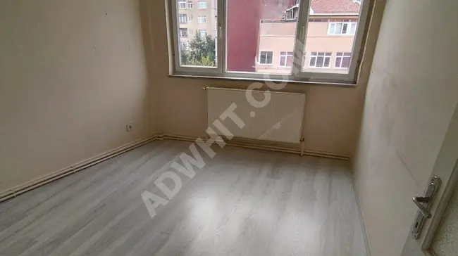 For rent: 2+1 apartment with two frontages and central heating in FATİH ŞEHREMİNİ.