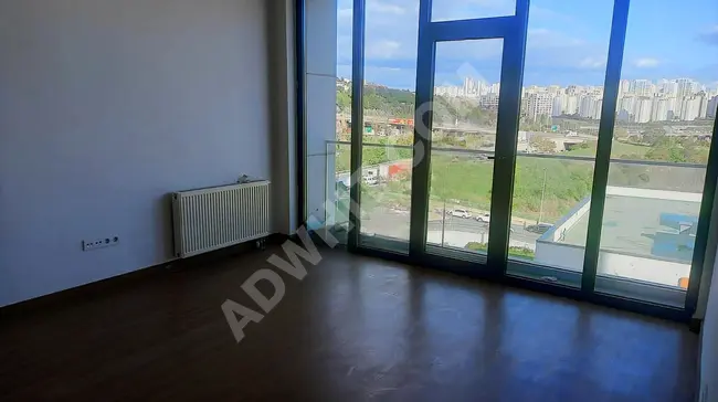 2+1 apartment, unfurnished, with an open kitchen within the Göl Panorama complex.