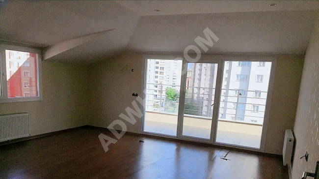 3+1 apartment in a central location within a complex with a swimming pool, security, and parking.