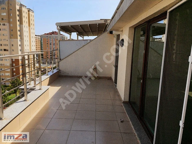 3+1 apartment in a central location within a complex with a swimming pool, security, and parking.