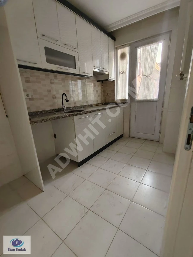 ÇELİKTEPE'DE ANA CADDEYE YAKIN 2+1 KİRALIK DAİRE.