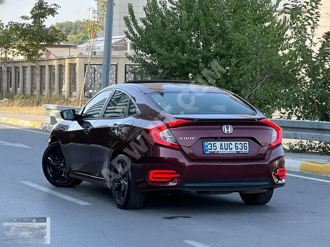 سيارة Honda Civic موديل 2016 - بمسافة 143,000 كم/ سقف شمسي/ جلد/ تدفئة