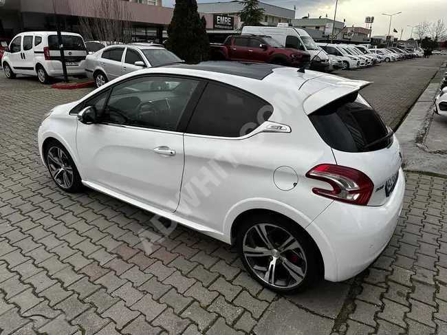 2013 - Peugeot 208 GTI - فتحة سقف زجاجي - بدون طلاء  ( قطع أصلية )