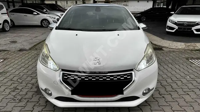 2013 - Peugeot 208 GTI - فتحة سقف زجاجي - بدون طلاء  ( قطع أصلية )