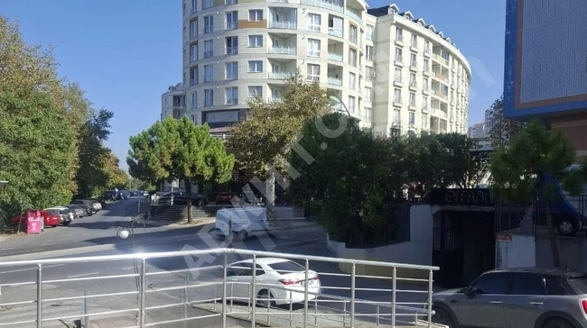 Beylikdüzün de kiralık giriş köşe 180m2 dükkan