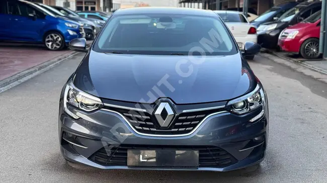 سيارة Renault Megane مزودة بشاشة تسلا، خالية من العيوب ، بدون طلاء، وبدون سجل  حوادث.