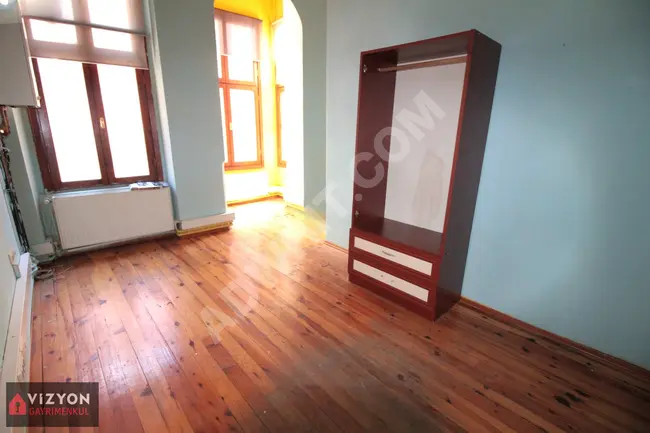 Apartment for rent with high ceilings in a central location in Beyoğlu.