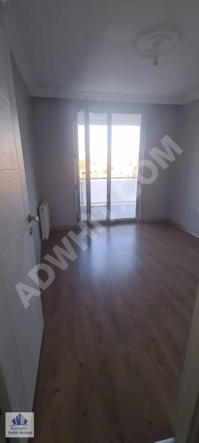 Apartment for sale 4+1 on the middle floor in the KAYAŞEHİR 19 area.