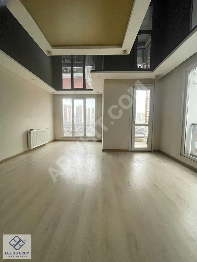 2+1 apartment in a boutique family location near the Metrobüs with parking and a balcony.