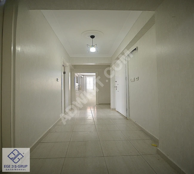 ANA CADDE ÜZERİ AİLE APARTMANINDA GENİŞ VE FERAH İSKANLI 2+1