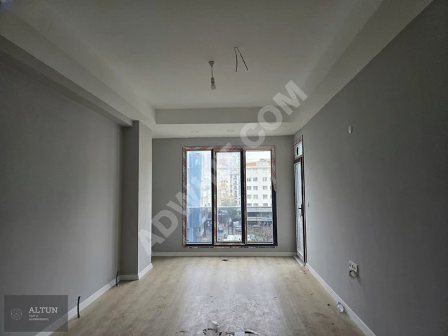 For rent: 1+1 apartment with an area of 60 square meters on the middle floor, also suitable for commercial use, in the center of AVCILAR.