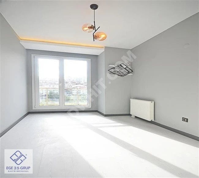 METROBÜSE ÇOK YAKIN ULTRA LÜKS AİLE SİTESİNDE TERASLI 2+1 DAİRE!