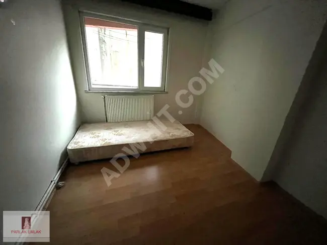 2+1 apartment on the street, 4-5 minutes from the MARMARAY station and the sea by PARLAK.