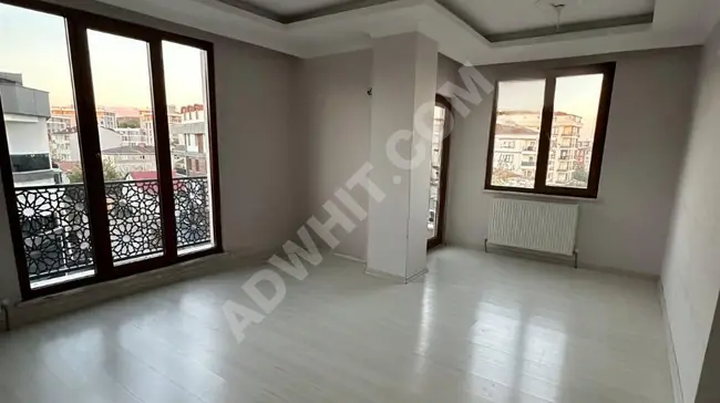 ÇEKMEKÖY EKŞİOĞLU MAH ANA CADDEDE KİRALIK 2+1 DAİRE