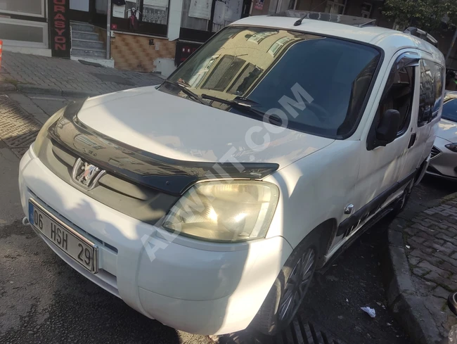 Peugeot model 2007 with a 280 km range, long chassis, and 4 + 1 seats