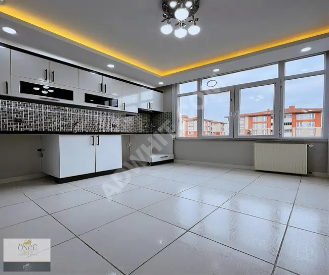 ÖNCÜDEN METROBÜSE 10 DAKİKA MESAFEDE AİLE APARTMANINDA 2+1 DAİRE