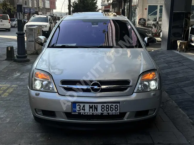 Vectra 2002 - with automatic transmission, sunroof, no defects or paint issues, the car is in Istanbul.