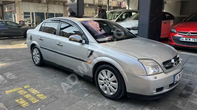 Vectra 2002 - with automatic transmission, sunroof, no defects or paint issues, the car is in Istanbul.