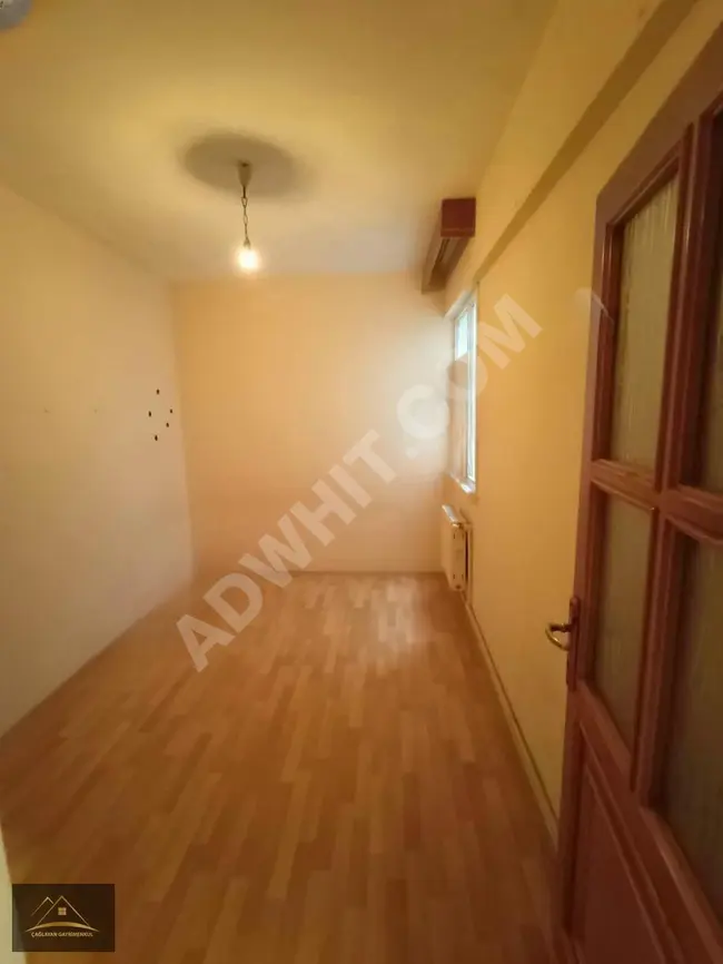 Apartment for rent 3+1 on a middle floor, spacious, next to the Special Police Forces in Üsküdar