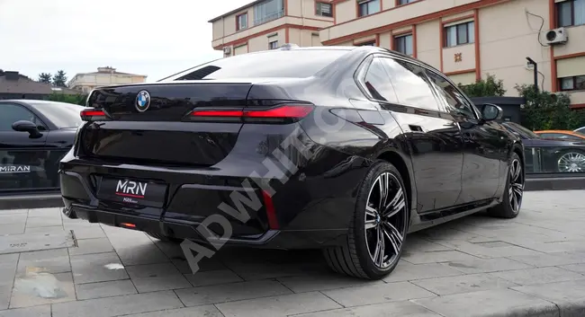 سيارة BMW 7.40d X x-Drive موديل 2023 - شاشة عرض - مساج